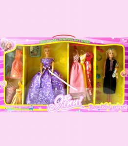 FASHION DOLL W/7 DRESSES & ACCESSORIES 4ASST. - HP1009829