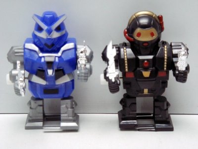 WIND UP ROBOT W/WEAPON  2ASST. RED/BLUE/BLACK - HP1012032