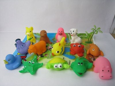 VINYL ANIMALS 14PCS W/MAP - HP1023613