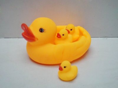 VINYL DUCK W/3PCS LITTLE DUCKS - HP1025158