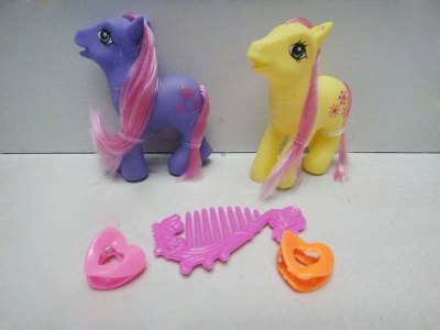 2PCS VINYL HORSE W/COMB & HAIRPIN  - HP1031337